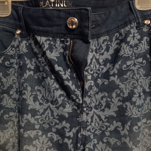 Chico's Platinum Women’s Blue Denim 2=L/12 Novelty Trendsetting Jeans Flashy - Picture 4 of 12